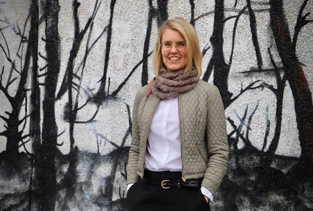 Malax ekonomidirektör Cecillia Raunio presenterar ett bokslut där överskottet är 3,5 miljoner euro.