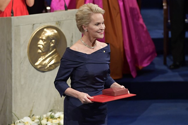 Frances Arnold vid Nobelprisutdelningen i Stockholm förra året. Hon tilldelades halva kemipriset 2018, andra hälften delades lika mellan George Smith och Gregory Winter. Arkivbild.