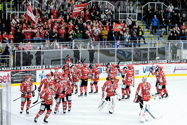 Sport fick fira säsongens första hemmaseger med supportrarna på Sundom stå.