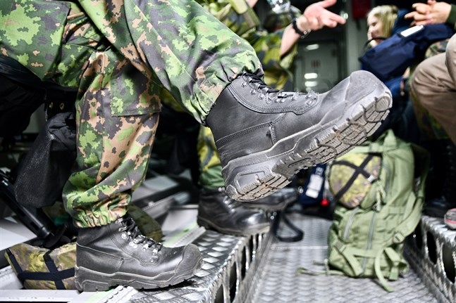 Det blir blandade kön i stugorna under militärtjänstgöringen från och med nästa år. Försöket bygger på frivillighet.