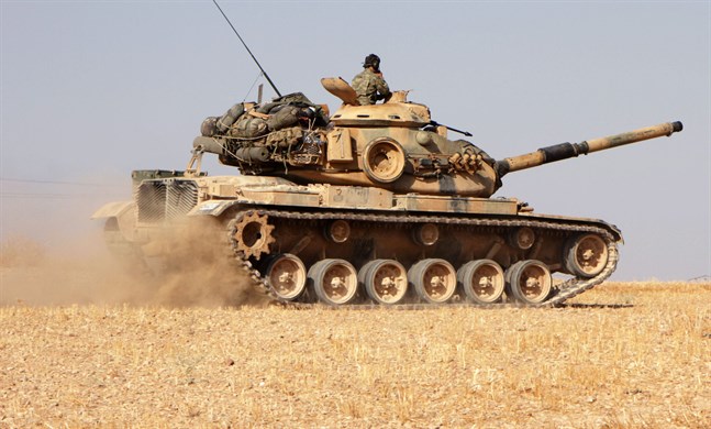 Turkiska soldater körde på måndagen med den USA-tillverkade pansarvagnen M60 i närheten av Tukhar i norra Syrien. Finland stoppade exporten av patroner till Turkiet redan i september.