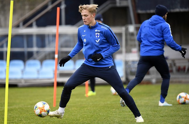 Något oväntat är det Fredrik Jensen som tar plats i Finlands anfall tillsammans med Teemu Pukki.