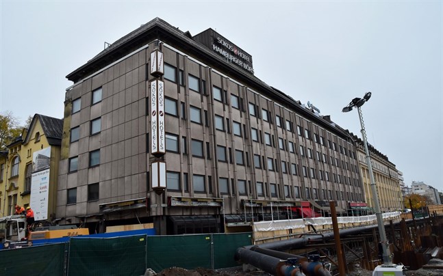 Hotellet Hamburger Börs står bredvid Åbo salutorg. Byggnaden ägs av bolaget Lokaltapiola som låter bygga ett nytt hotell på samma plats.