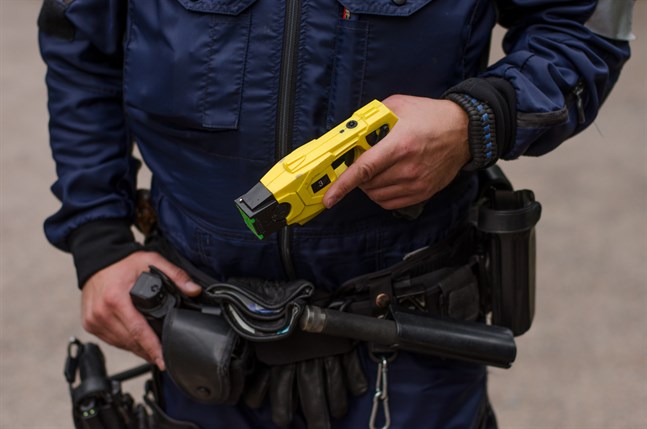 De flesta poliser har redan en elpistol.