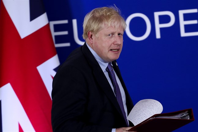 Storbritanniens premiärminister Boris Johnson inför en presskonferens i Bryssel i torsdags där han meddelade att han nått ett nytt brexitavtal med EU.
