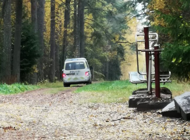 Strax efter elva var polisen på plats vid Gamla hamn-skogen för att undersöka vad det riktigt var för djur som rörde sig i skogen.