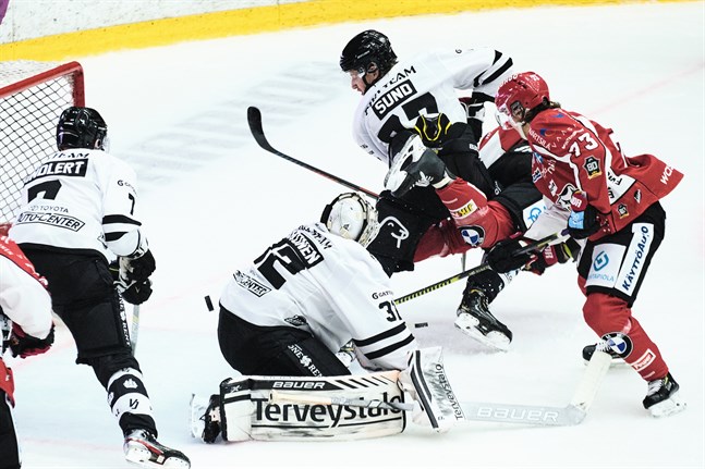 Det blev svängigt och spännande när Tony Sund spelade mot Sport i FM-ligan för första gången. Sund antecknades för sin första poäng i TPS-dressen och fick brottas med gamla lagkamrater.