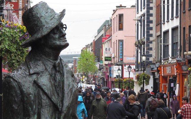 James Joyce kvarlevor bör flyttas från Schweiz till hans hemland Irland, anser invånare i Dublin där författaren föddes.