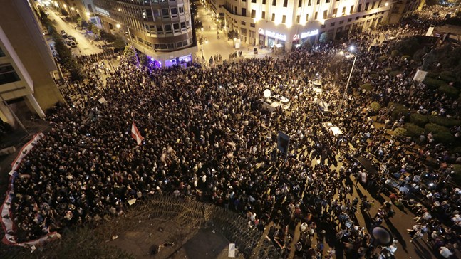 Demonstranter som samlades i Libanons huvudstad Beirut på lördagen.
