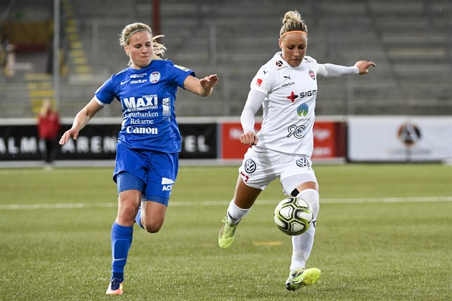 Julia Tunturi, till vänster, gjorde tre mål för Eskilstuna (arkivbild).