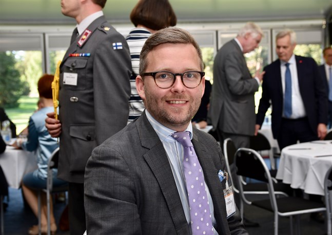 Mats Löfström, Ålands riksdagsledamot och svenska riksdagsgruppens vice ordförande, föreslår Tarja Halonen som medlare i Katalonienfrågan.