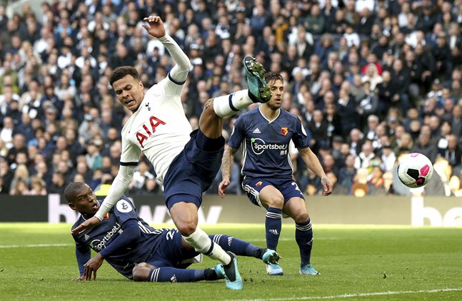 Sent omsider kunde Dele Alli sätta 1–1 för Tottenham hemma mot Watford. Detta med lite hjälp av gästernas målvakt Ben Foster.