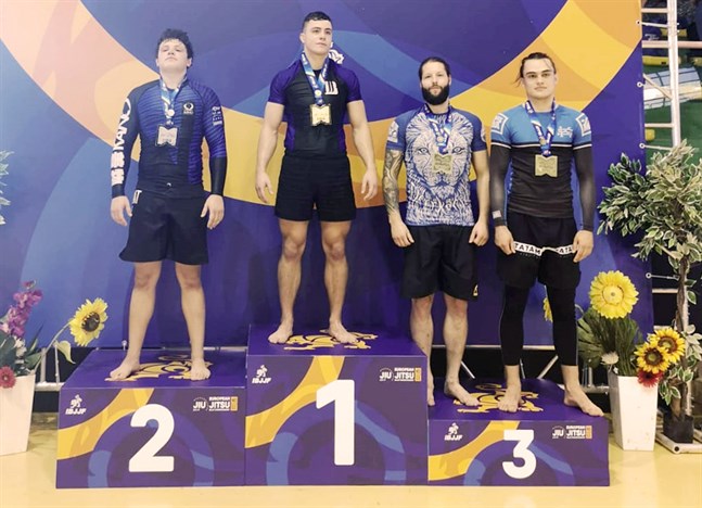 Schweizaren Philippe Geyer blev mästare i tungviktsklassen och jordaniern Hazem Mohammad Kayyali knep silvret. Oskar Svels (andra från höger) och österrikaren Moritz Koellensperger tog plats på bronspallen.
