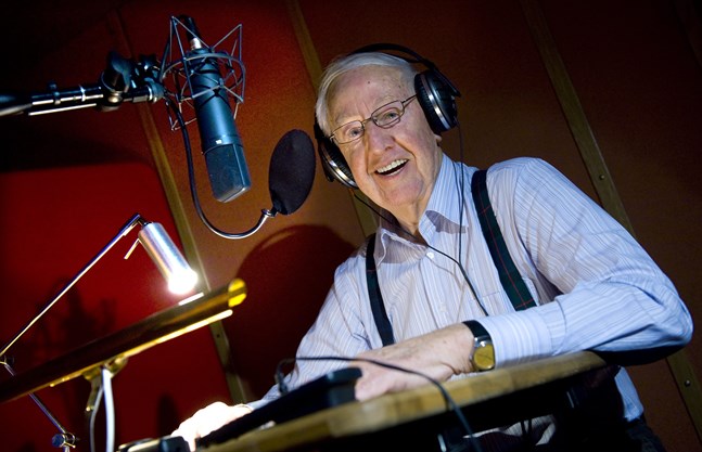 Bengt Feldreich läste in påannonserna till "Kalle Anka och hans vänner önskar god jul" även efter att han gått i pension. Arkivbild.