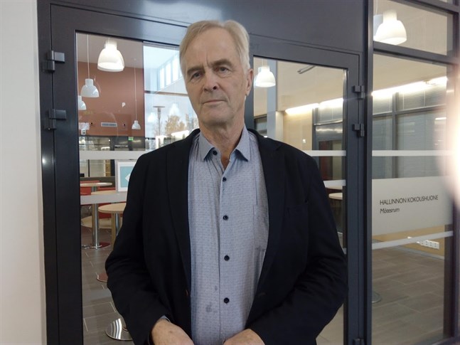 Bengt-Johan Skullbacka accepterar inte de preliminära förslagen som inom tjänstemannakåren skissats upp för Kronoby kommuns del.