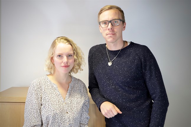 Universitetslärarna Jenny Lindholm och Janne Berg släppte en första version av appen Pocket Democracy hösten 2019. Nu släpper de en ny version till nästan hela Österbotten i inför kommunalvalet.