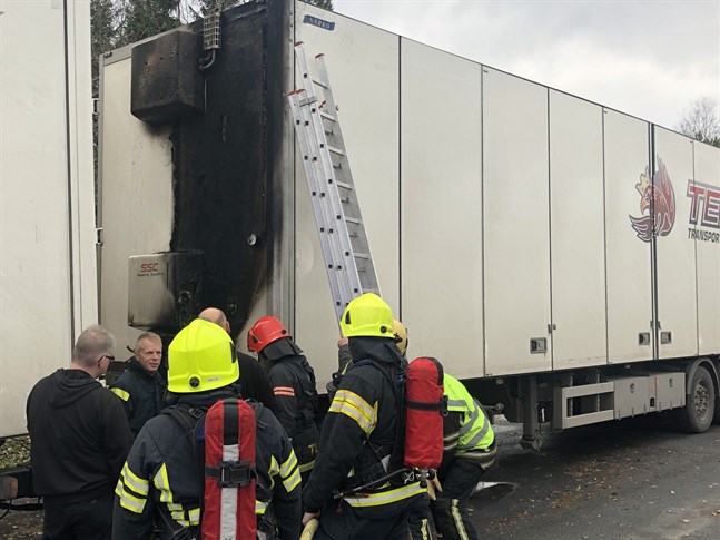 Det var ett aggregat i släpet som fattade eld.