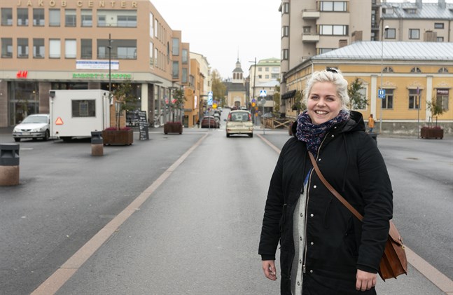 Sandra Högström är en sjukskötare som jobbar med svenskspråkig missbrukarvård och fängelseklienter. Hon säger att en trygg vuxen gör stor skillnad i ett barns liv.