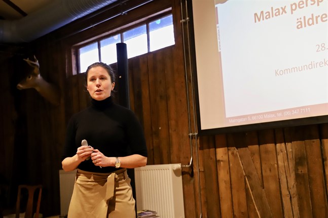 På måndag diskuterar kommunstyrelsen i Malax samarbetsförhandlingar gällande eventuella permitteringar, säger kommundirektör Jenny Malmsten.