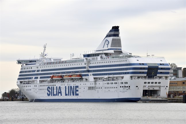 Sjömansunionen ordnar julfest ombord på estniskflaggade Silja Europa. Bilden föreställer ett annat fartyg, Siljas Symphony.