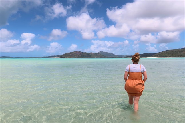 Det grunda och varma vattnet vid Hill Inlet var perfekt för bad bland rockor.