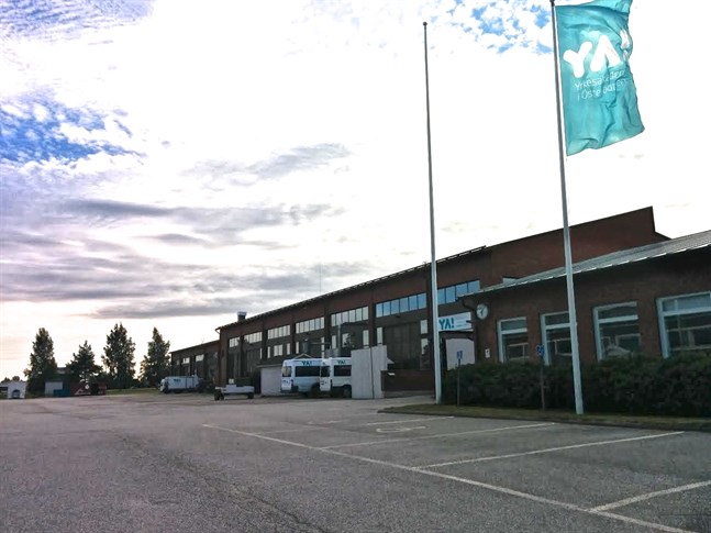 Nya yrkesmän och -kvinnor har fått examen från Yrkesakademin.