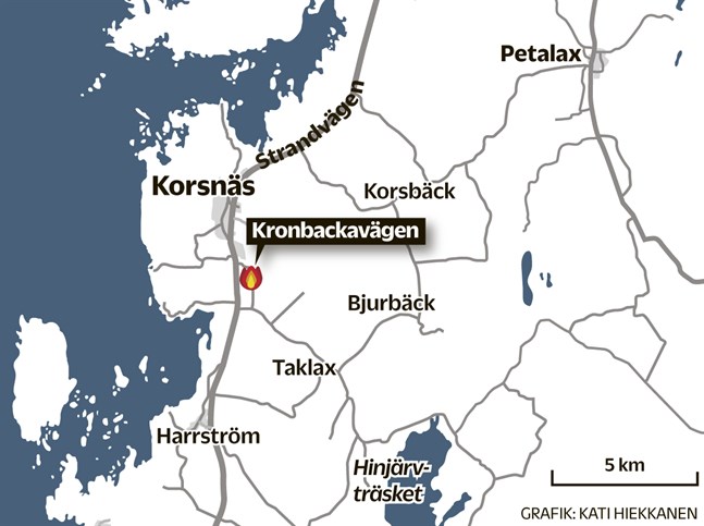 Branden bröt ut vid 5-tiden på Kronbackavägen strax söder om Korsnäs centrum.