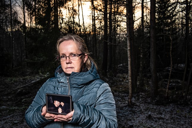 Höljt i dunkel. Margita Eklund berättar att hon inte egentligen har några minnen från tiden efter olyckan där sonen Kim dog.