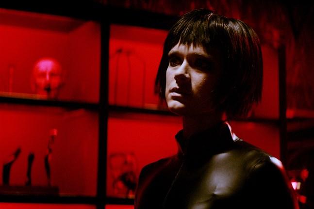 Krista Kosonen spelar dominant femme fatale i premiärfilmen "Hundar har inga byxor".