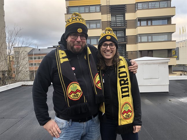Tränaren Magnus Slotte tillsammans med Chelsy Swackhamer som gör sin fjärde säsong i Nedervetillaget.