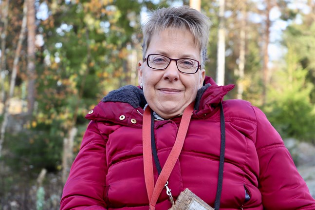 Stina Österbro har erfarenheter som påverkat henne i livet. Med hjälp av dem vill hon gärna få andra att må bättre.