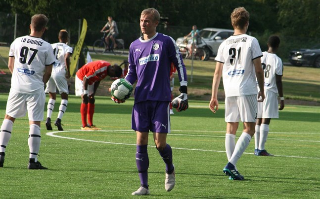 Mika Kaarre fick spela division 2 i sommar men VPS-j Akatemia föll till trean och nu är det ovisst var Kristinestadskillen ska spela nästa säsong.