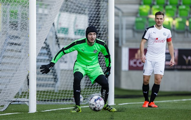 Karl-Filip Eriksson har en svår fotbollssäsong bakom sig. Nu är det osäkert var han spelar nästa säsong.