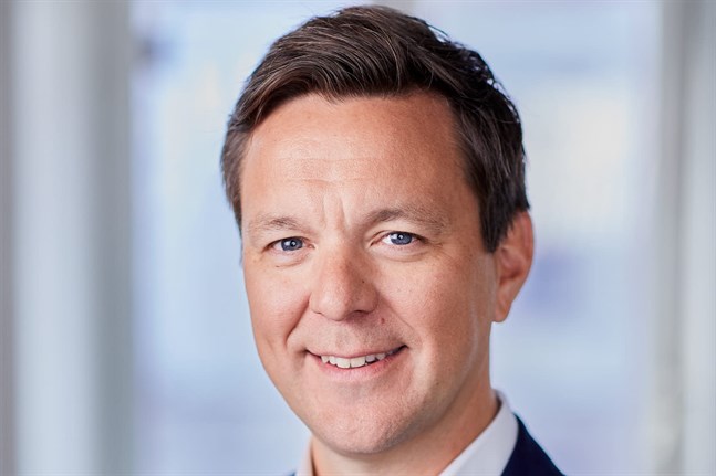 Johan Säll flyttade tillbaka till Vasa med familjen år 2010 men fortsätter jobba aktivt mot Stockholm.