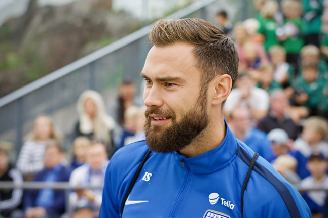 Tim Sparv är kapten för Finlands herrlandslag i fotboll.