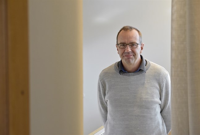 – Vi vill hänga med i tiden. I något skede kommer tjänsterna som bygger på artificiell intelligens att bli bättre än människor, säger Asko Kiukas, som koordinerar utvecklingsarbetet vid Folkpensionsanstalten.