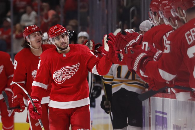 Detroits Robby Fabbri gjorde två mål i sin debut för laget.