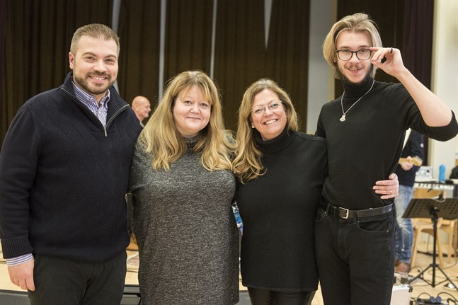 Solisterna under 2019 års Årets stora julkonsert är sett från vänster i bild Kristoffer Streng, Heléne Nyberg, Susann Sonntag och Philip Järvenpää.