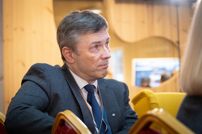 Vesa Riihimäki, vd för Wärtsilä i Finland, är bekymrad, men accepterar läget.