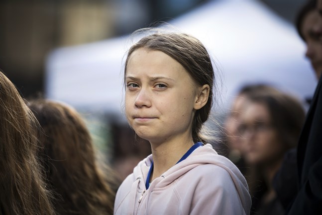Greta Thunberg, här under en klimatdemonstration i Vancouver, Kanada, i oktober, ska segla över Atlanten på en katamaran. Arkivbild.