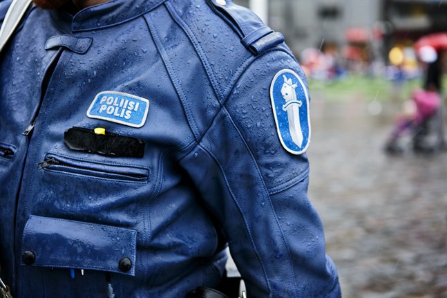 Ibland behöver polisen rycka ut för att gripa en stökig person som kan vara farlig både för sig själv och andra.