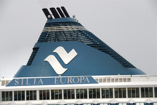 Båda passagerarna som hittades döda på Silja Europa är finländska medborgare.