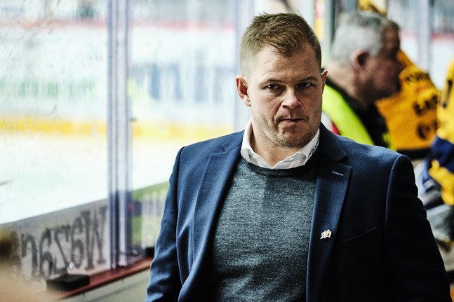 Ari-Pekka Pajuluoma hittar ingenting positivt i matchen mot TPS.