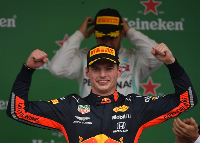 Lewis Hamilton har dominerat stora delar av säsongen, men nu fick han stå i Max Verstappens skugga.