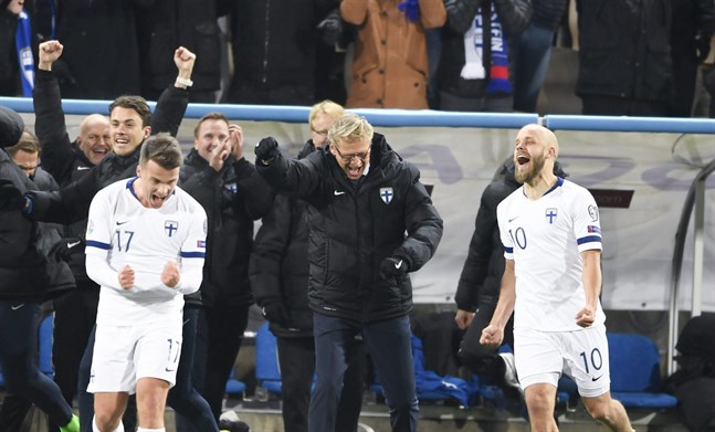 Simon Skrabb (17) blev inbytt i andra halvlek i fredagens match mot Liechtenstein och var med och firade segern som gav herrlandslaget en plats i ett internationellt mästerskap för första gången någonsin.