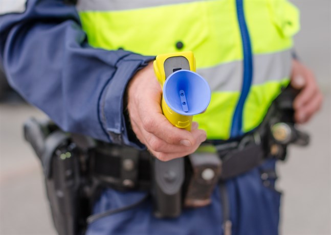 Polisen övervakar att bilister är nyktra. Dessutom har polisen skärpt övervakning av den allmänna ordningen och säkerheten i närheten av barer, restauranger och klubbar.