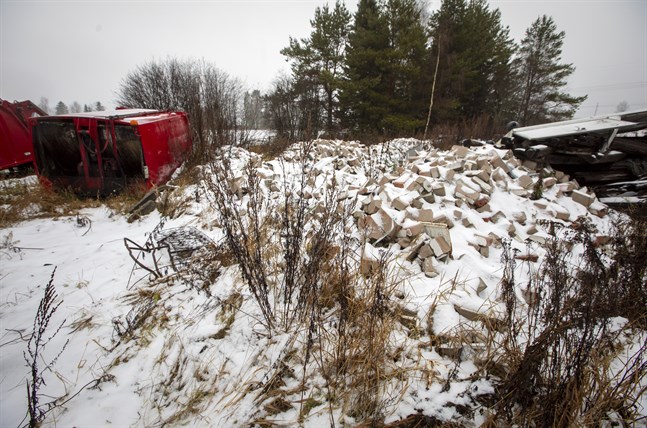 Den gamla bäddavdelningen bytte kommun hösten 2014. Den väntar fortfarande på sin ändstation.