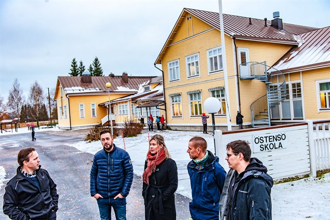 Mats Björklund, Christian Näse, Susanna Hansten, Jakob Öst och Carl-Johan Källman har gett upp kampen om sin byskola. Men då det gäller den nya skolan önskar de att Sursikområdet återigen skulle aktualiseras som alternativ.