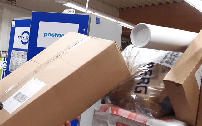 Det finns 141 ställen att söka sig till i Österbotten när man ska hämta ut paket. Posten har flest ombud följt av Matkahuolto.