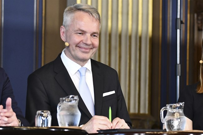 Utrikesminister Pekka Haavisto besöker Rwanda i Östafrika.